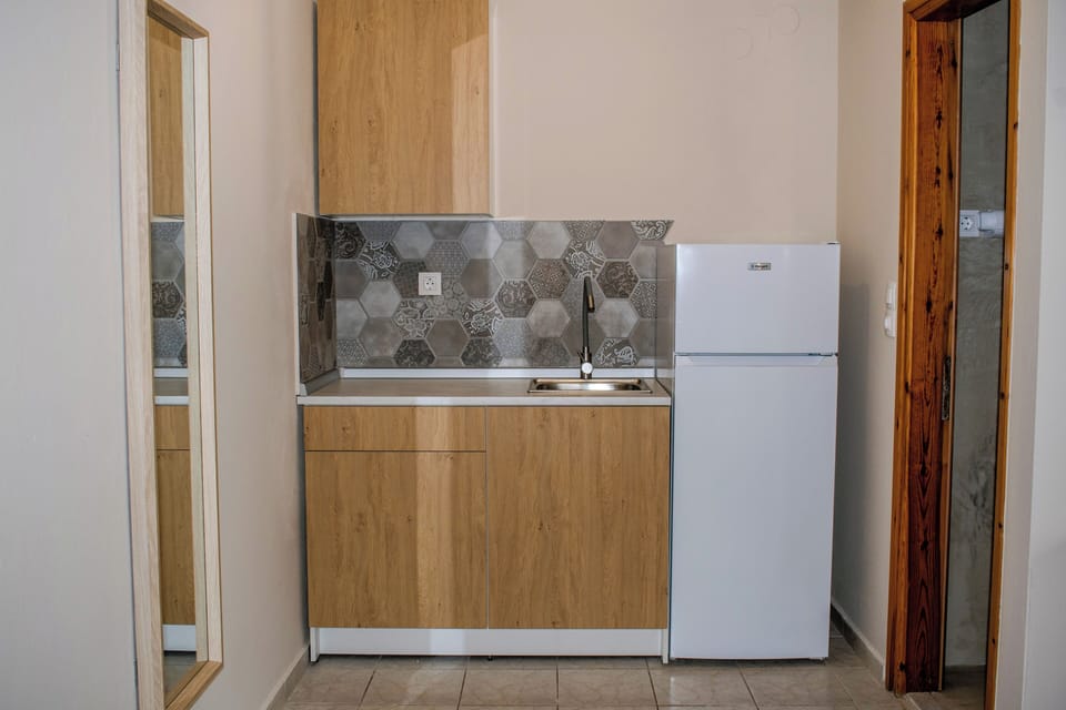 Deluxe Double Room, Kitchenette, Mountain View | Private kitchen | Electric kettle