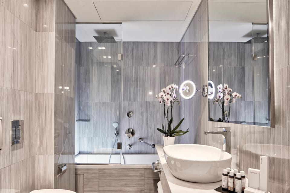 Suite, Balcony | Bathroom | Designer toiletries, hair dryer, bathrobes, slippers