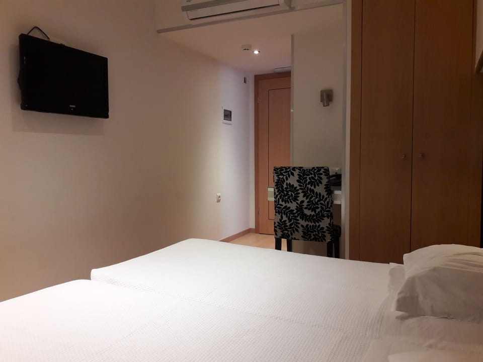 Double or Twin Room | Desk, soundproofing, free WiFi, bed sheets