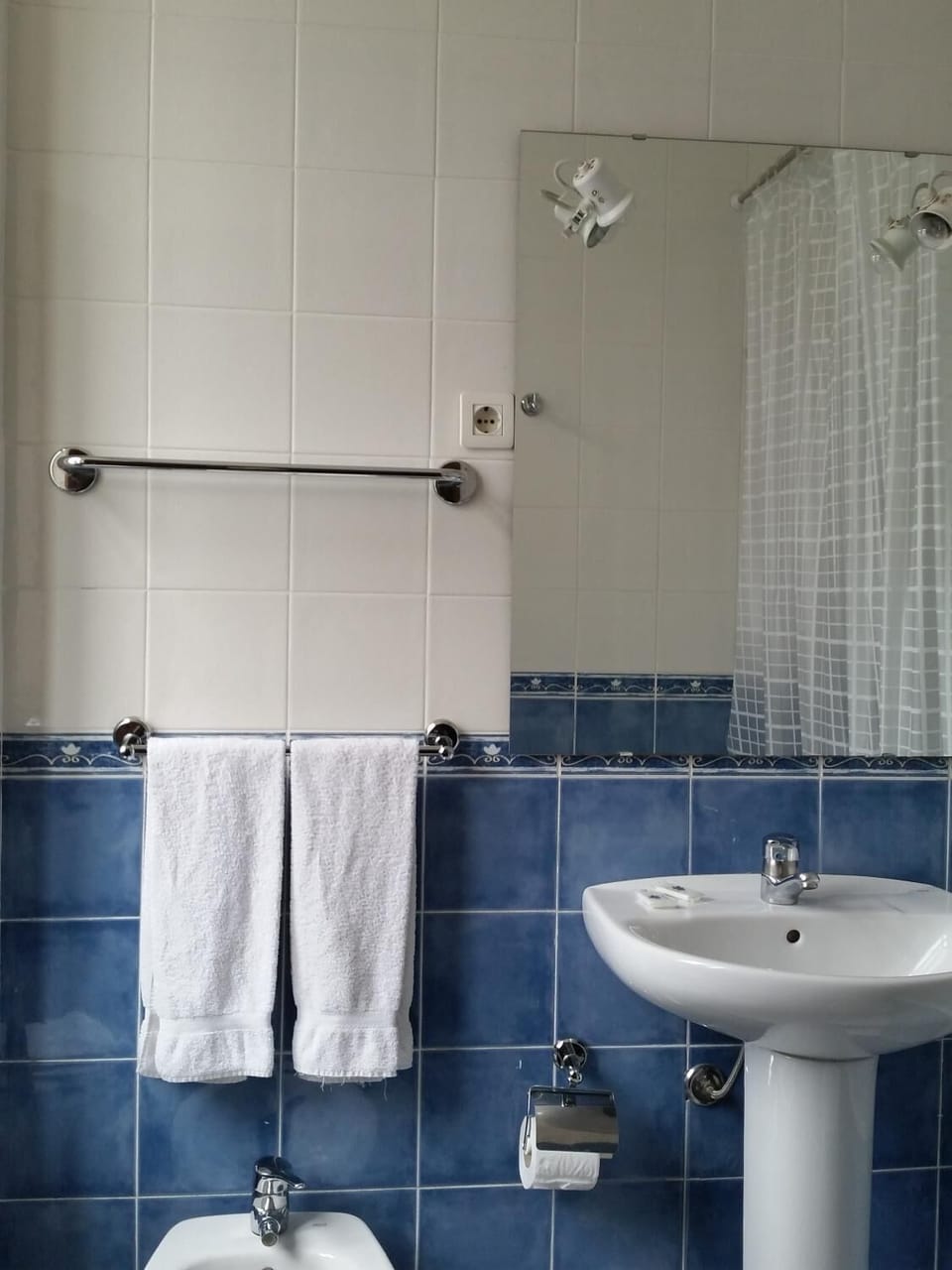 Shower, towels