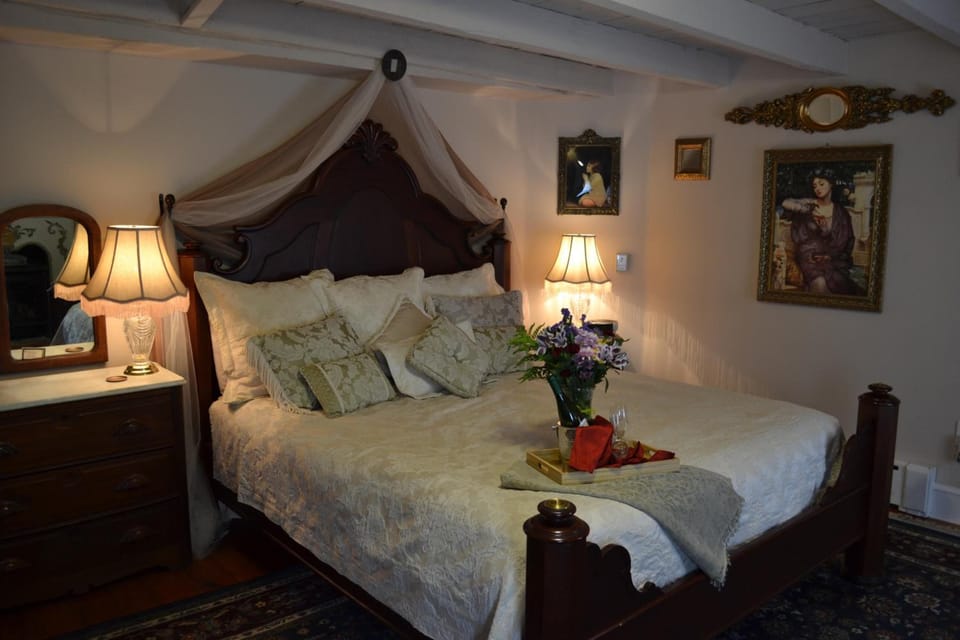 Suite (The Bowman Suite) | Individually decorated, individually furnished, iron/ironing board