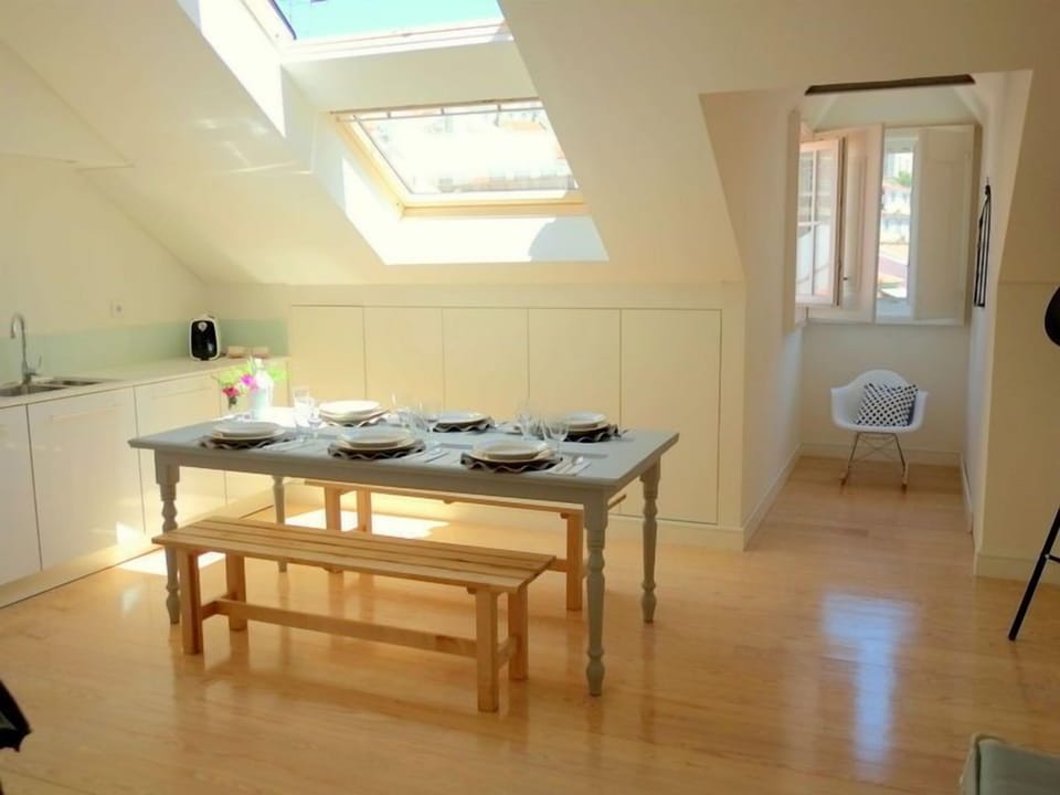 Deluxe Apartment, 2 Bedrooms | In-room dining