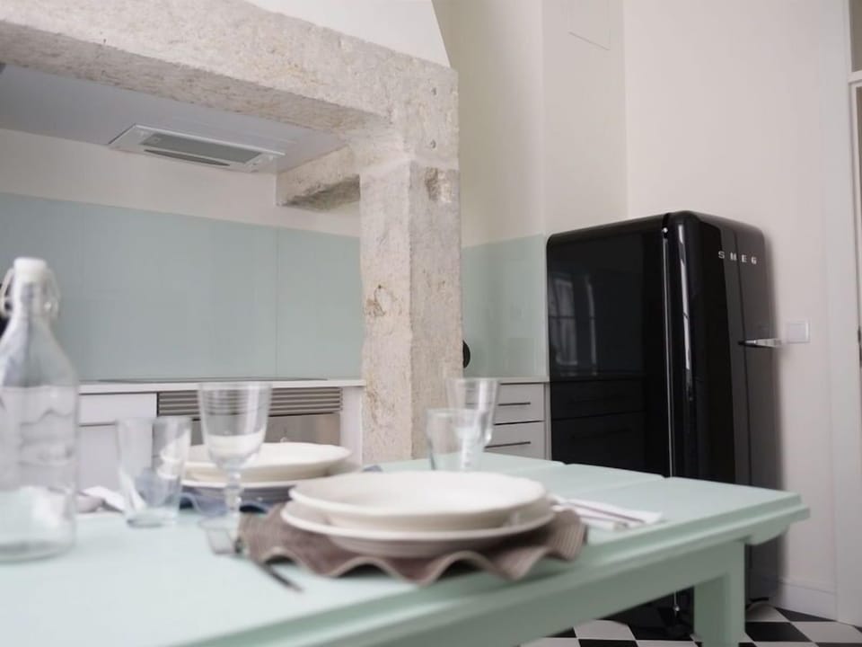 Deluxe Apartment, 2 Bedrooms | In-room dining