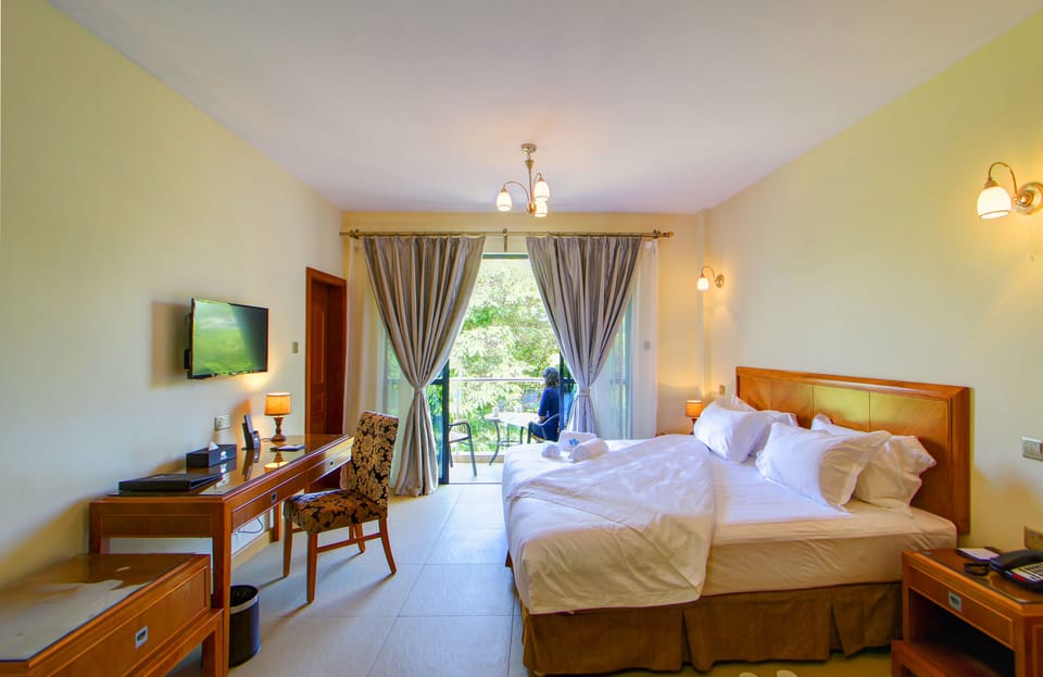 0B | Premium bedding, minibar, in-room safe, individually decorated