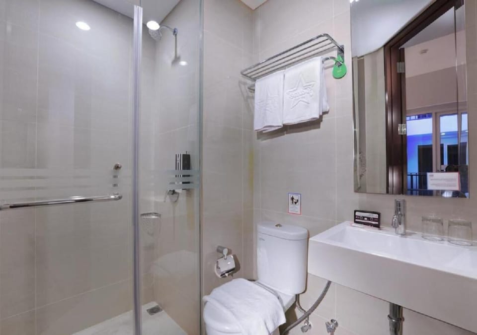 Shower, free toiletries, hair dryer, towels