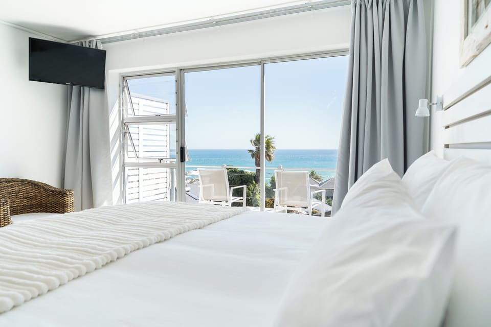 Sea View Room - Bath and Shower (2) | In-room safe, blackout drapes, iron/ironing board, free WiFi
