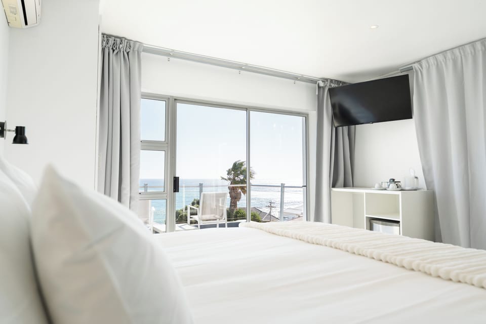 Sea View Room - Open plan bathroom (1) | In-room safe, blackout drapes, iron/ironing board, free WiFi