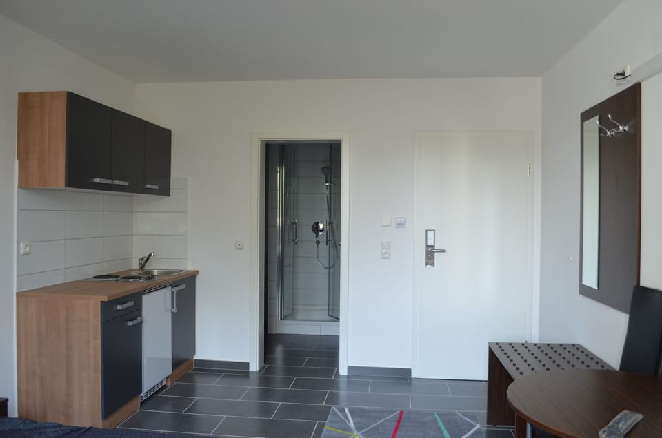 Deluxe Twin Room, 2 Twin Beds | In-room safe, individually furnished, desk, soundproofing