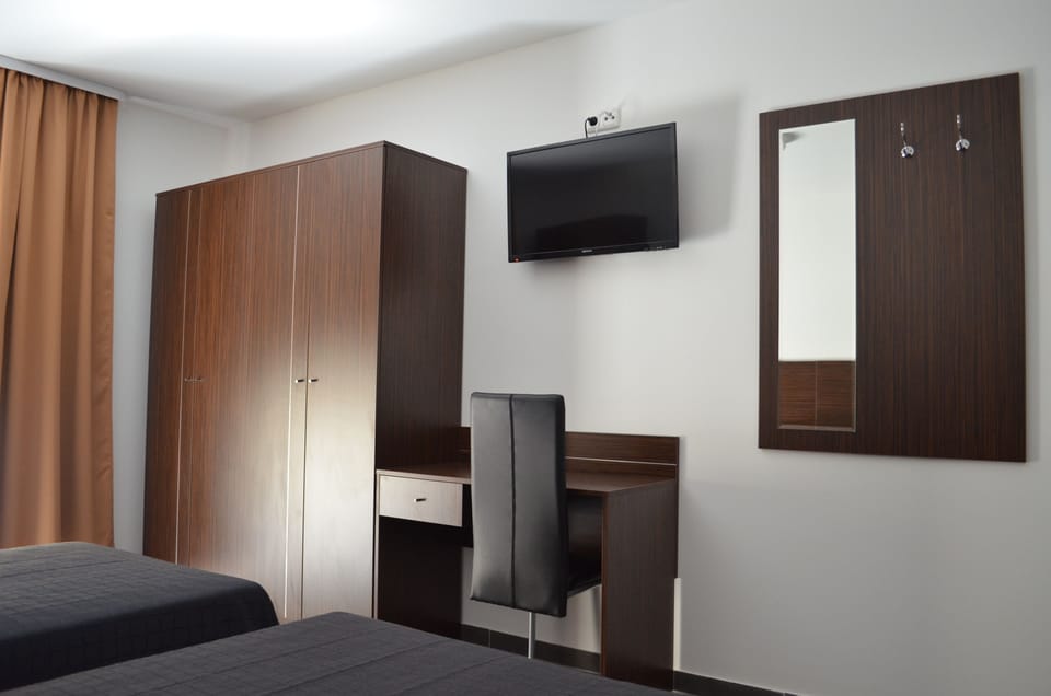 Premium Triple Room | Room amenity