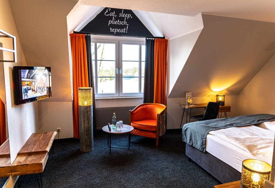 Desk, rollaway beds, free WiFi