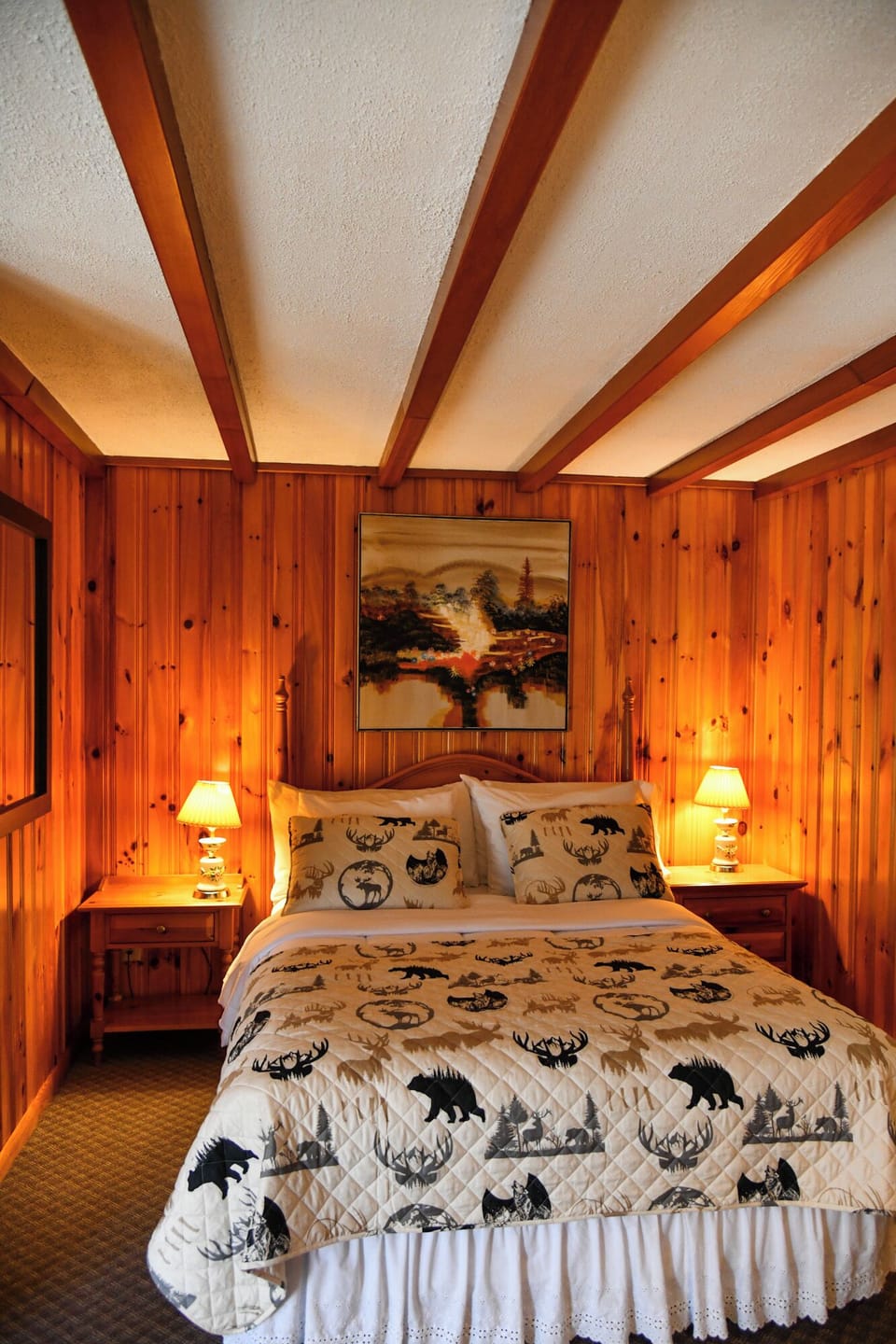 Honeymoon Room, 1 Queen Bed, Hot Tub, Beach View | Free cribs/infant beds, bed sheets
