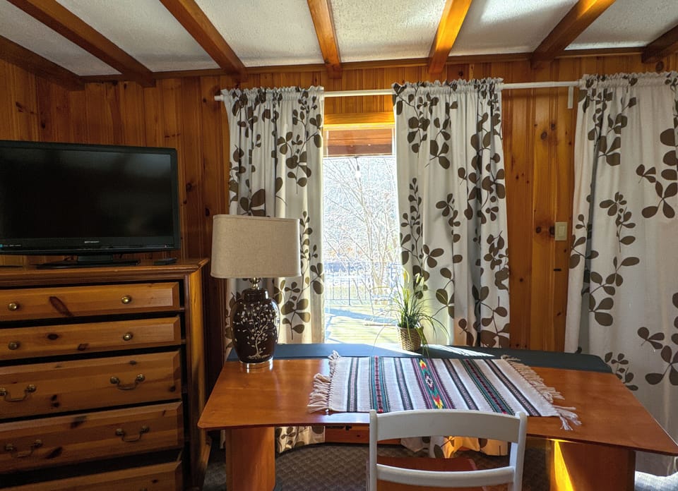 Honeymoon Room, 1 Queen Bed, Hot Tub, Beach View | Free cribs/infant beds, bed sheets
