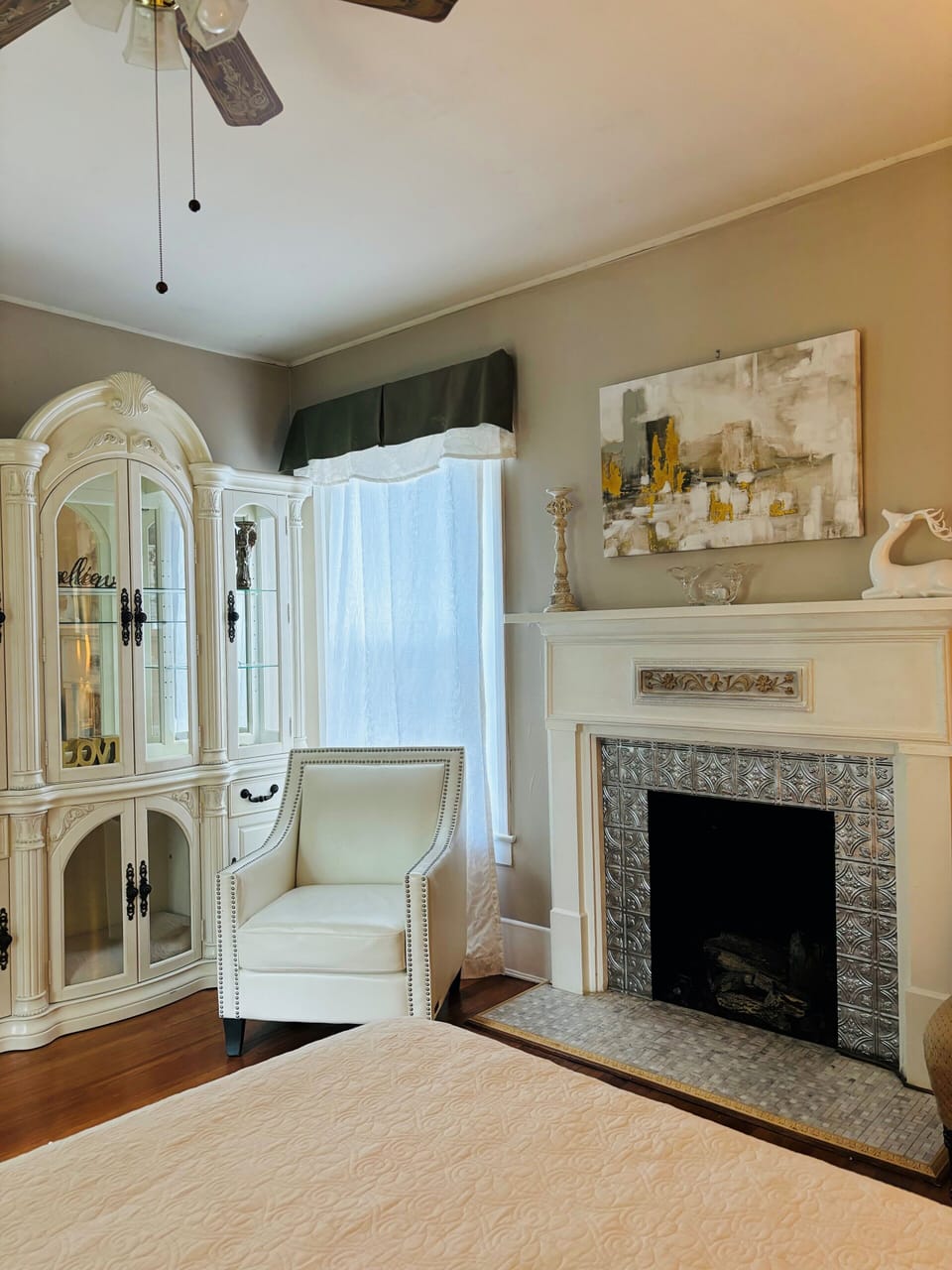 Standard Suite, 1 Queen Bed, Fireplace | Premium bedding, minibar, individually decorated, individually furnished