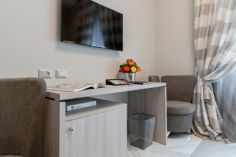 Deluxe Double Room, 1 Double Bed | Room amenity