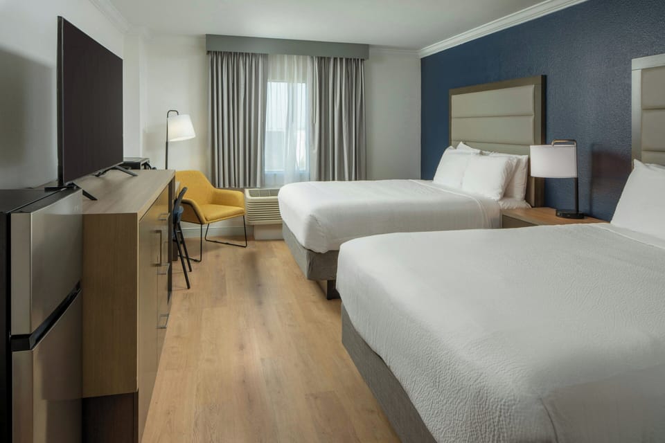 Premium bedding, in-room safe, desk, iron/ironing board