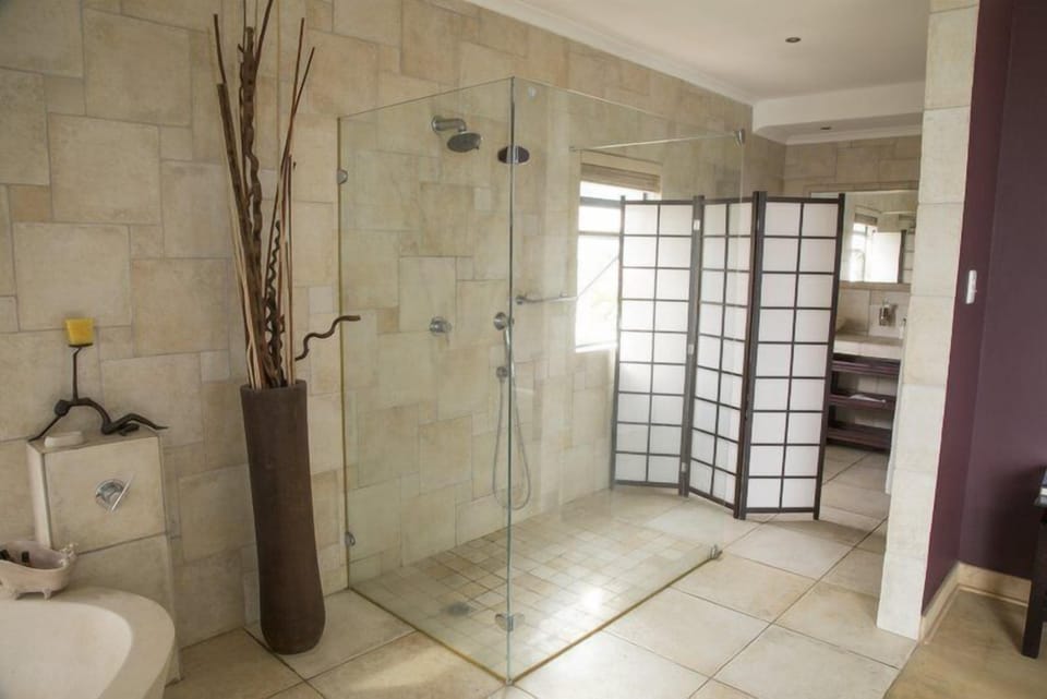 Grand Double Room | Bathroom | Hair dryer