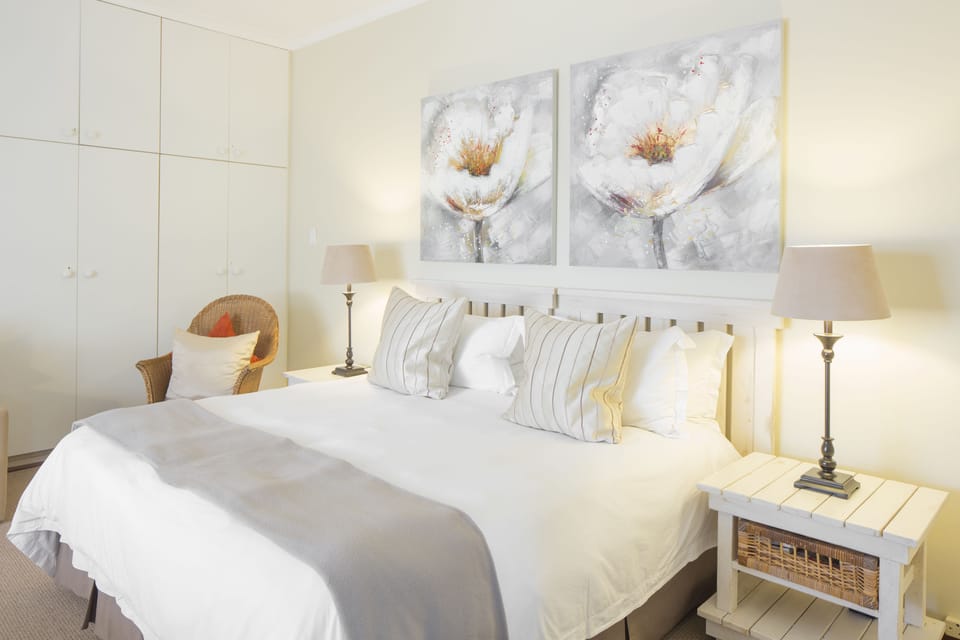 Hawaii Room | Egyptian cotton sheets, premium bedding, memory foam beds, in-room safe