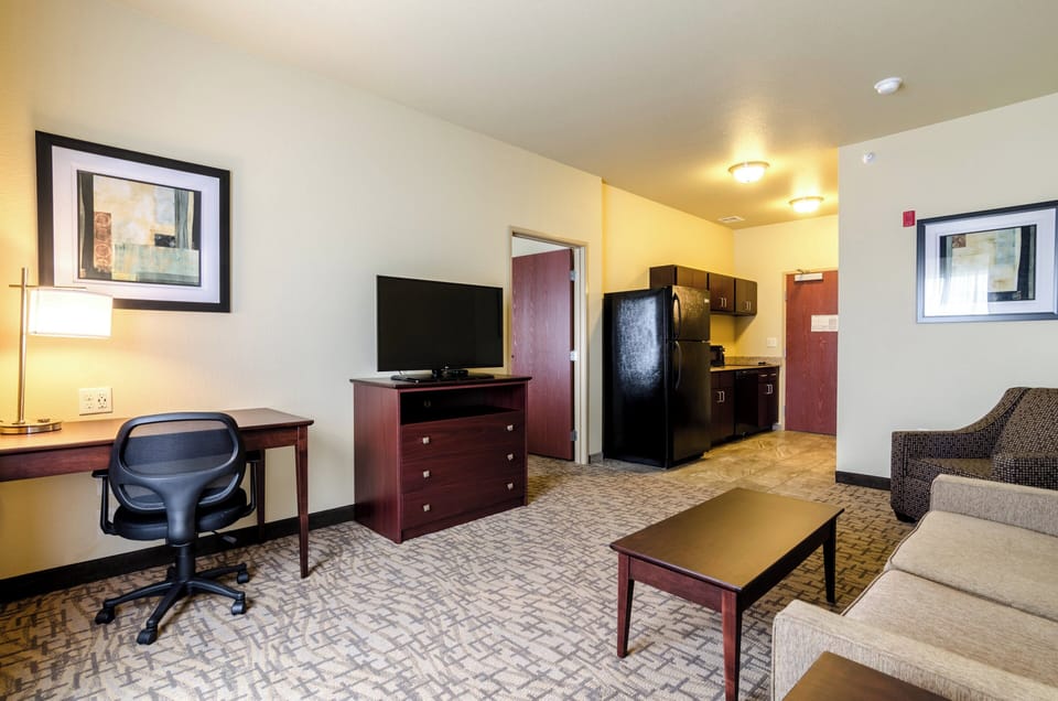 Premium bedding, pillowtop beds, desk, laptop workspace