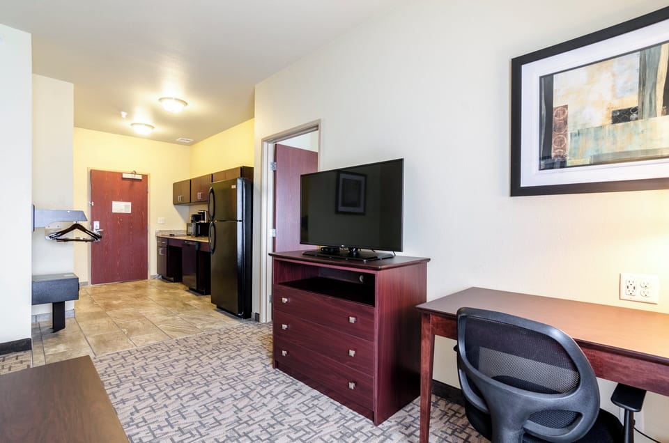 Premium bedding, pillowtop beds, desk, laptop workspace