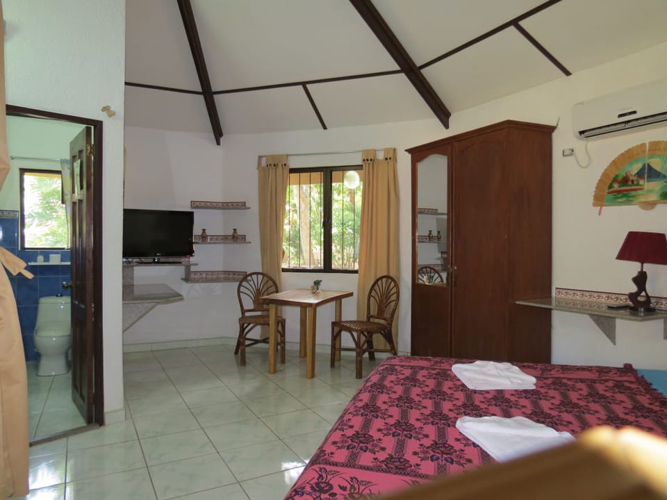 Deluxe Bungalow, 1 King Bed, Kitchenette, Garden Area | Living area | 32-inch flat-screen TV with cable channels, TV
