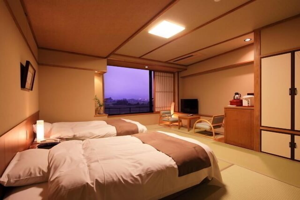 Standard Twin Room, Non Smoking | In-room safe, desk, blackout drapes