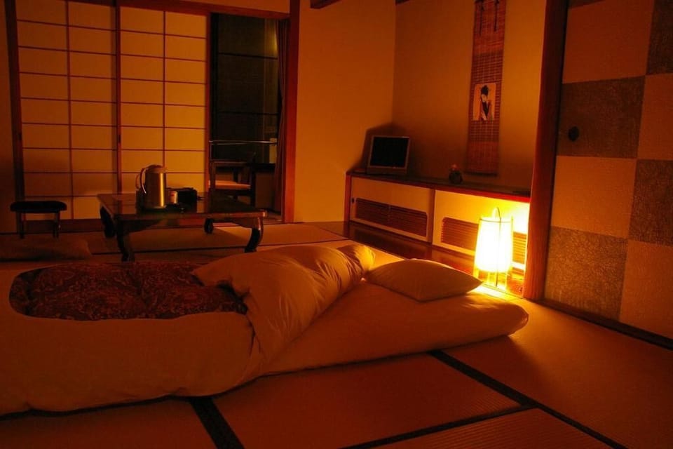 In-room safe, bed sheets