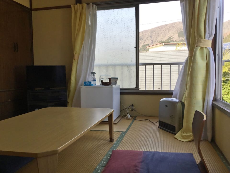 Japanese Style 6 Tatami - Shared Bath | Free WiFi, bed sheets