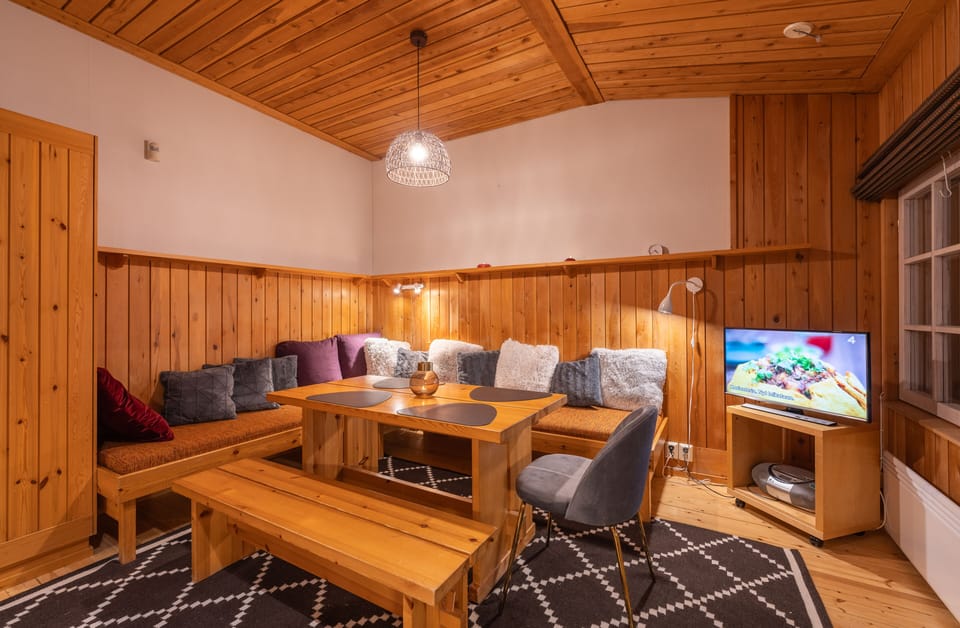 Standard Apartment, 1 Bedroom, Non Smoking, Private Bathroom | Living area | TV