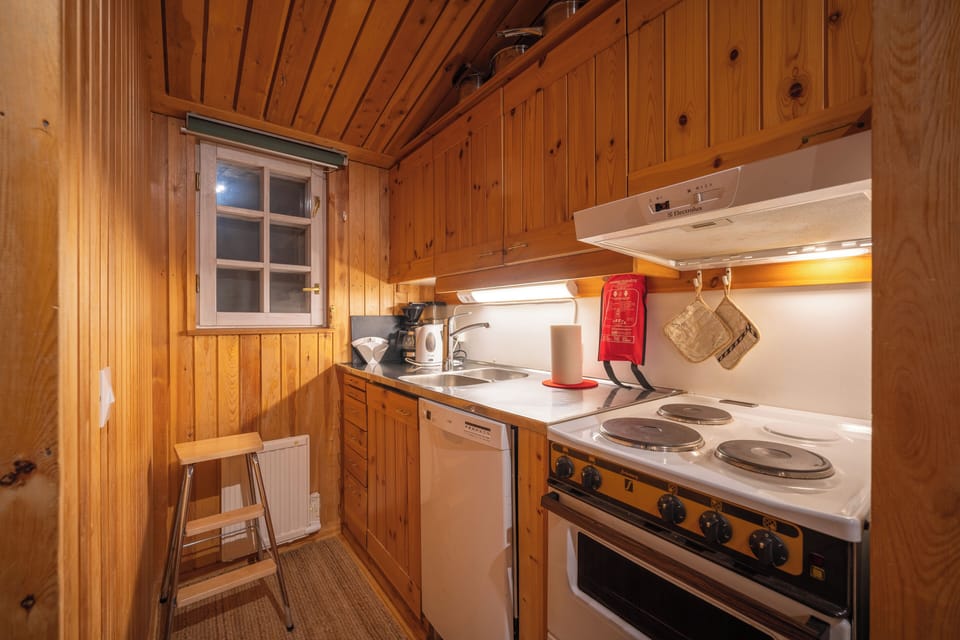 Standard Apartment, 1 Bedroom, Non Smoking, Private Bathroom | Private kitchen | Dining tables