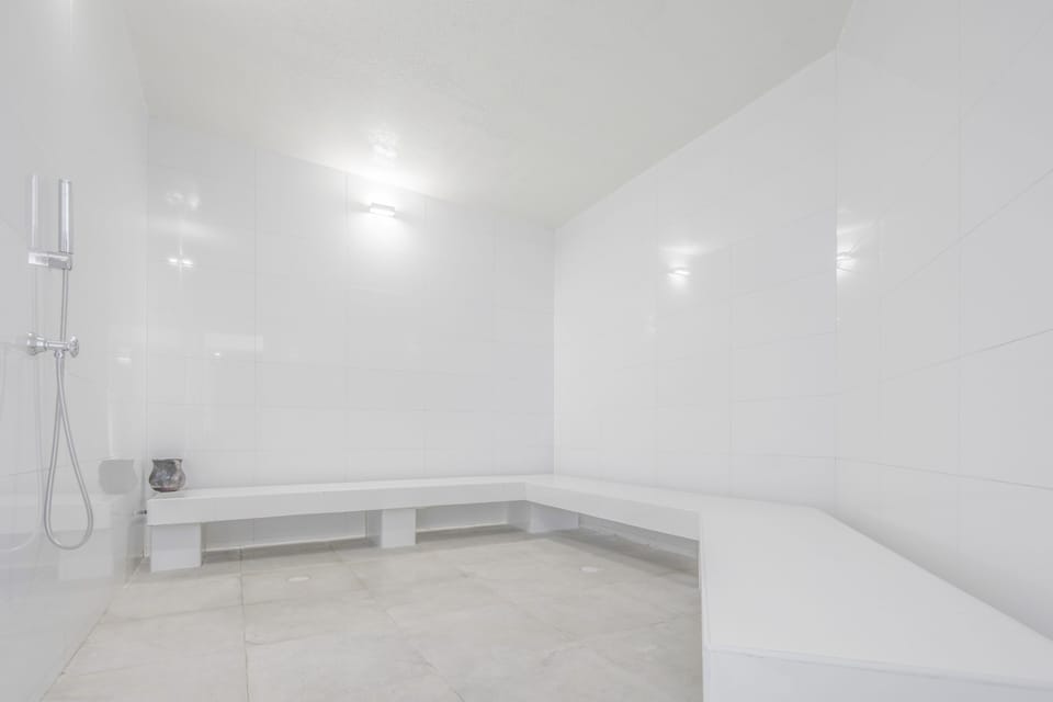 Couples treatment rooms, Turkish bath, body treatments, aromatherapy