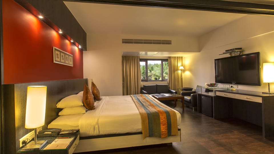 Suite Room | Minibar, in-room safe, individually furnished, desk