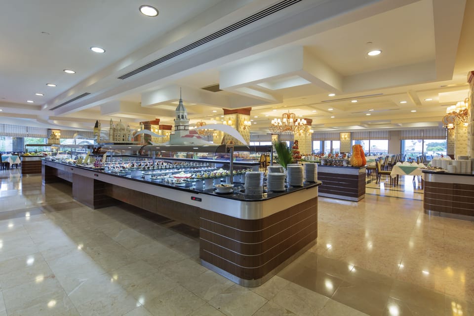 5 restaurants; breakfast, lunch, and dinner served