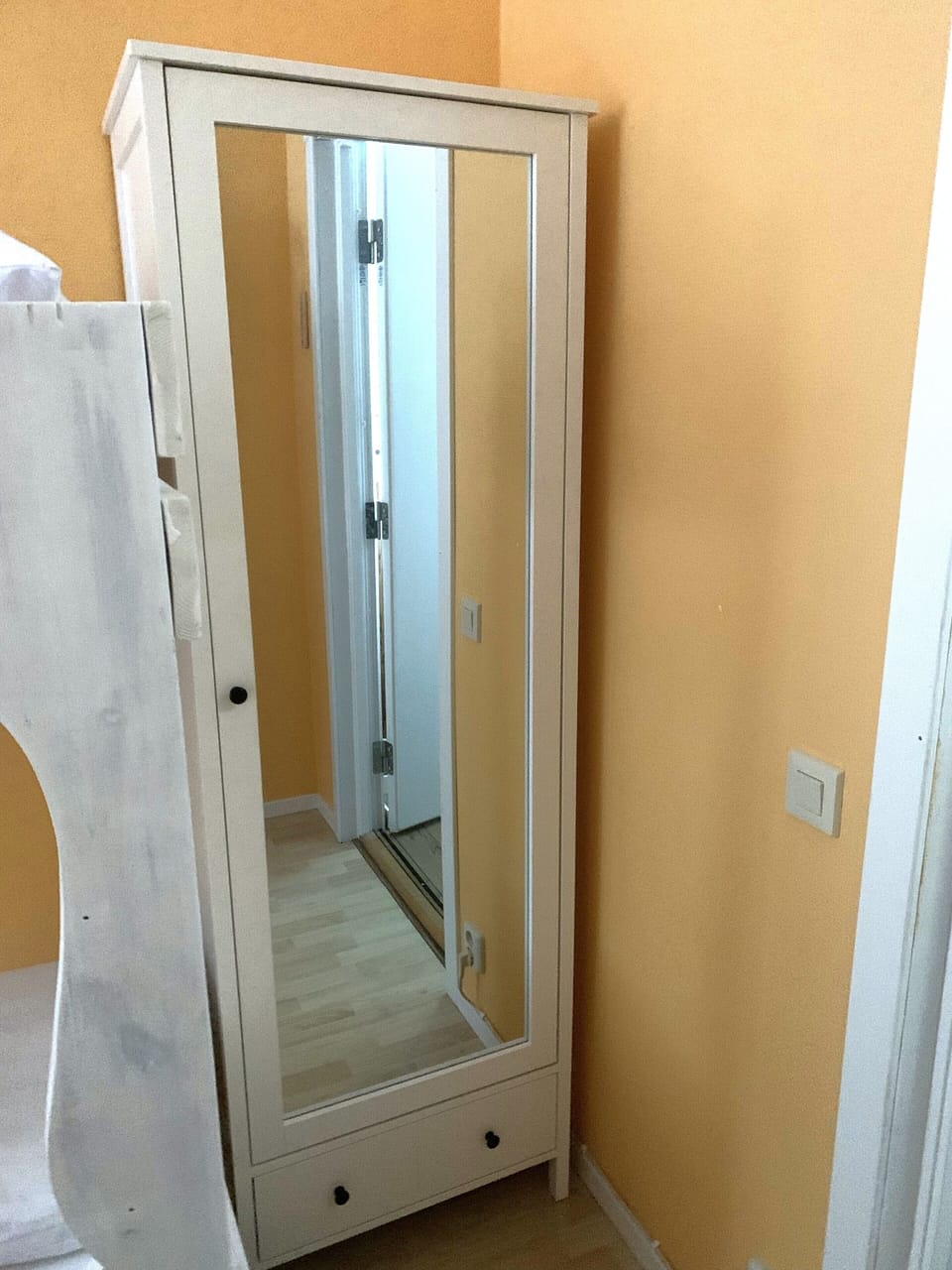 Economy Twin Room, Shared Bathroom | Cribs (surcharge), rollaway beds (surcharge), WiFi (free), bed sheets