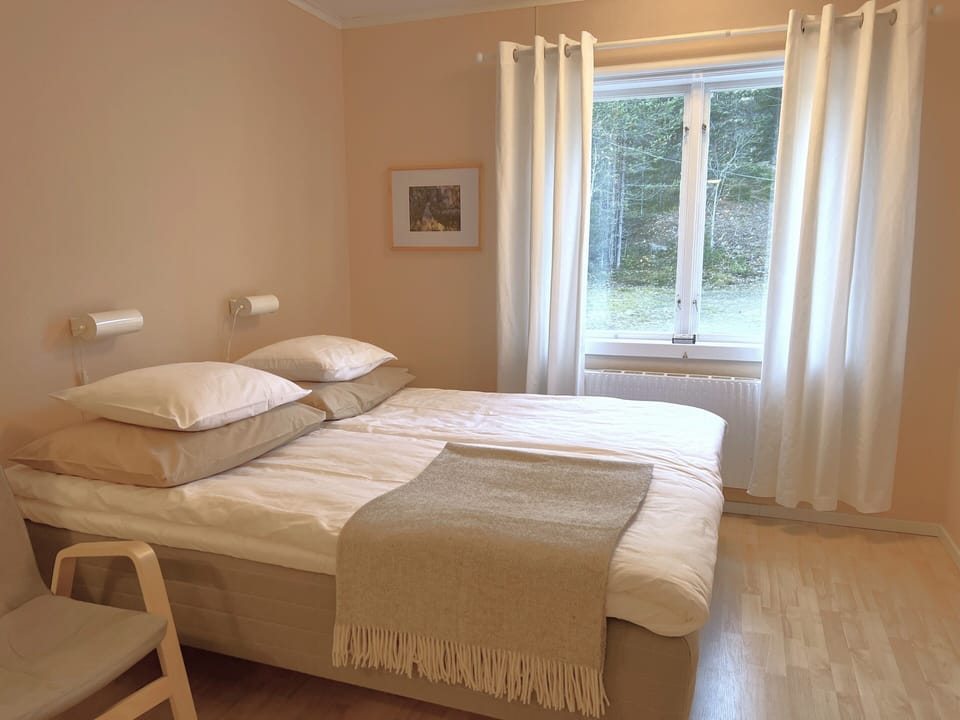 Standard Twin Room, Shared Bathroom | Cribs (surcharge), rollaway beds (surcharge), WiFi (free), bed sheets