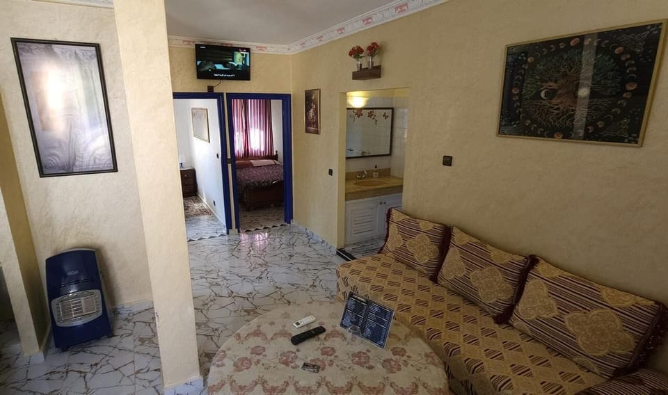 Family Studio | Living area | 32-inch flat-screen TV with satellite channels