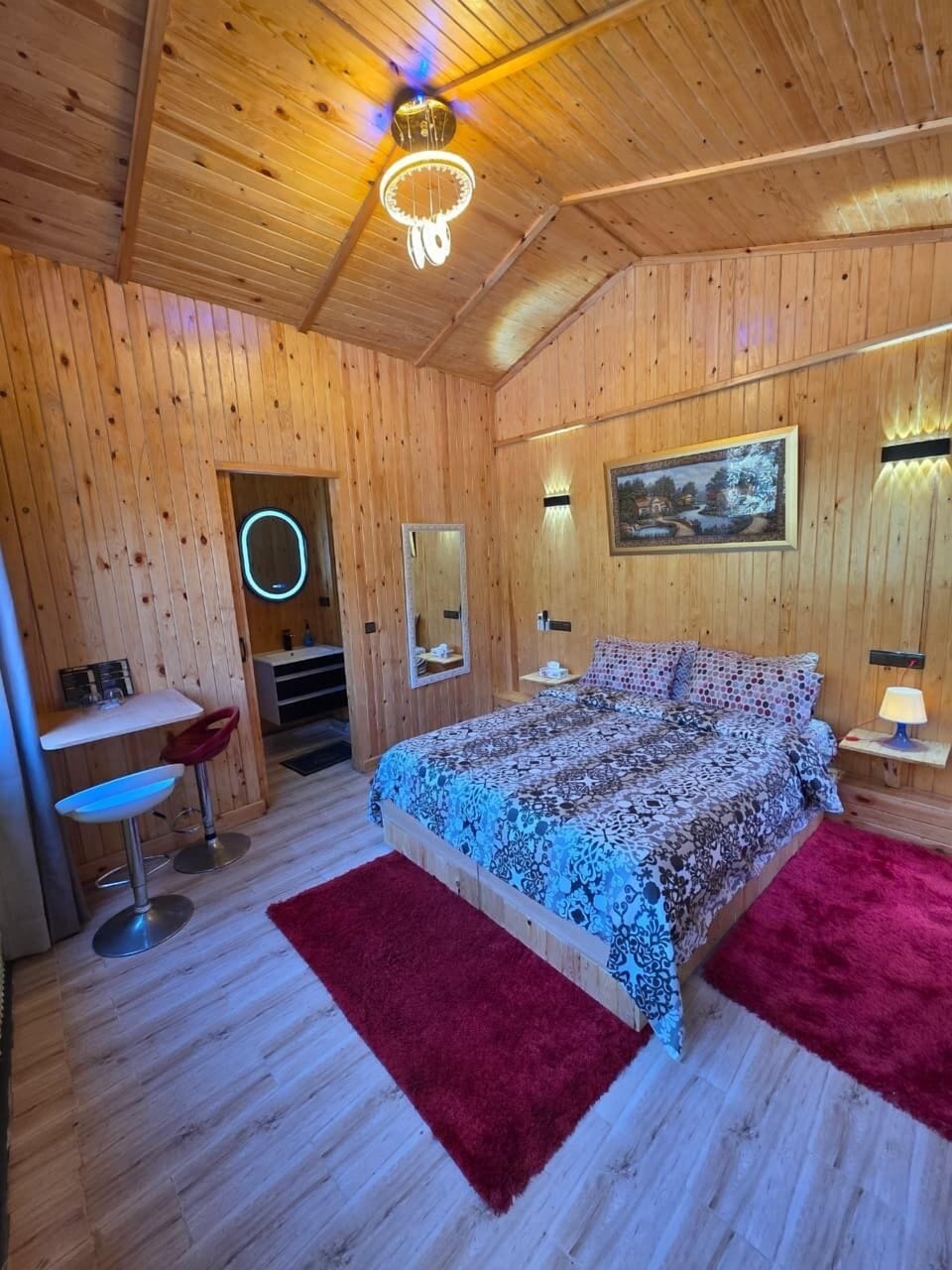 Junior Cabin | Living area | 32-inch flat-screen TV with satellite channels