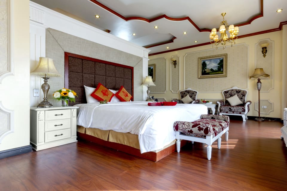 VIP Double Room | Minibar, in-room safe, desk, soundproofing