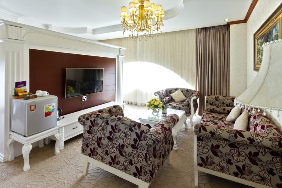 VIP Double Room | Minibar, in-room safe, desk, soundproofing