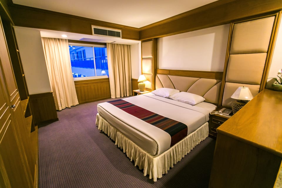 Suite | Minibar, desk, rollaway beds, free WiFi