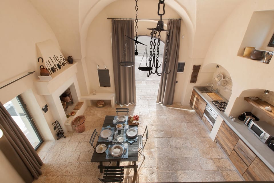 Traditional House, 1 Bedroom | Private kitchen | Full-size fridge, microwave, oven, stovetop