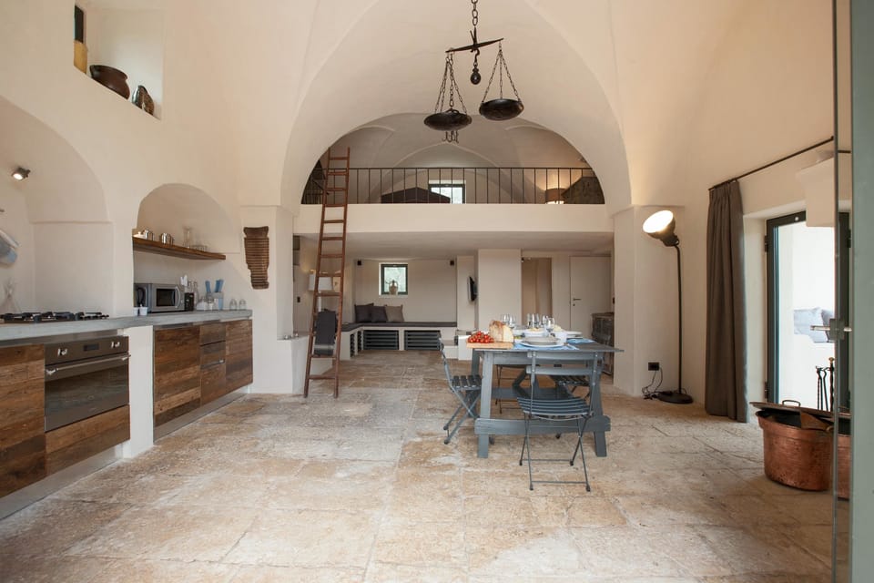 Traditional House, 1 Bedroom | Private kitchen | Full-size fridge, microwave, oven, stovetop
