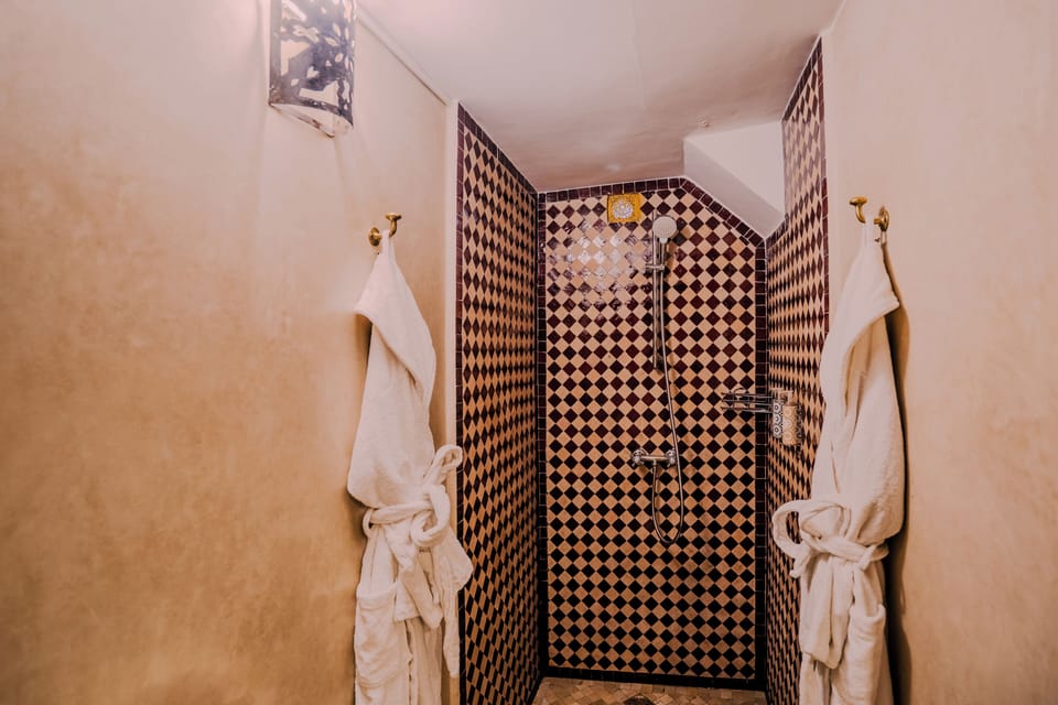 Deluxe Suite | Bathroom | Shower, designer toiletries, hair dryer, bathrobes