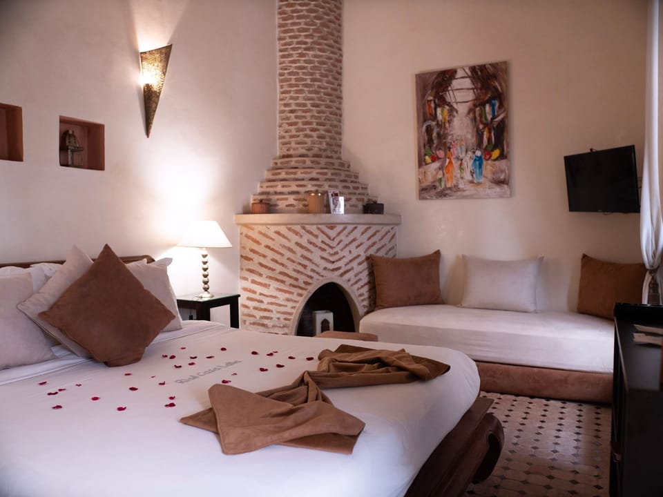 Senior Suite | Premium bedding, memory foam beds, minibar, in-room safe