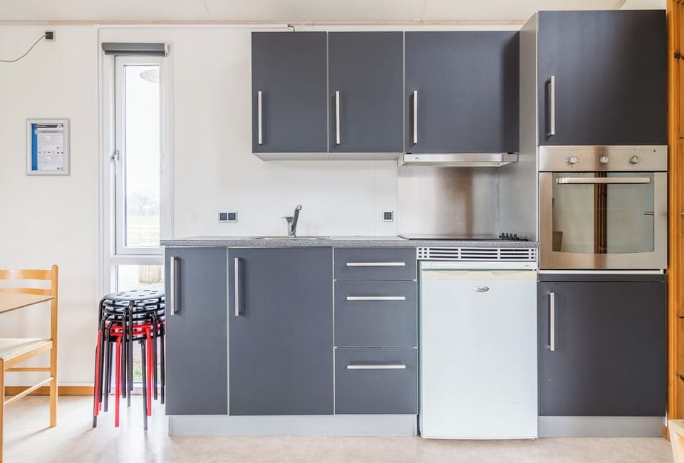 House, 2 Bedrooms, Kitchenette | Private kitchen | Mini-fridge, oven, stovetop, cookware/dishes/utensils