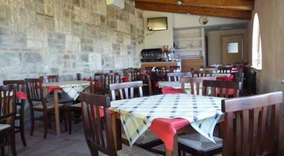 Lunch and dinner served, local cuisine