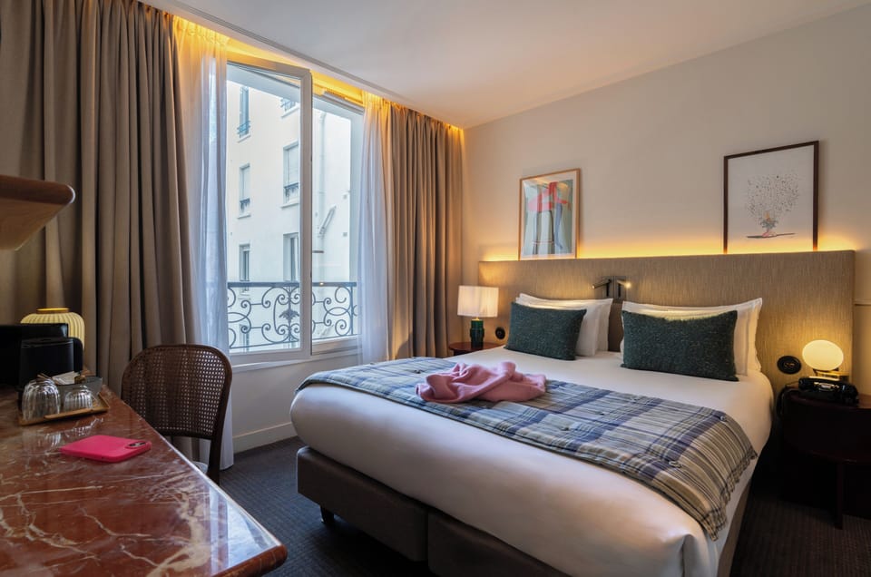 Bonne Chambre | Premium bedding, in-room safe, individually decorated, desk