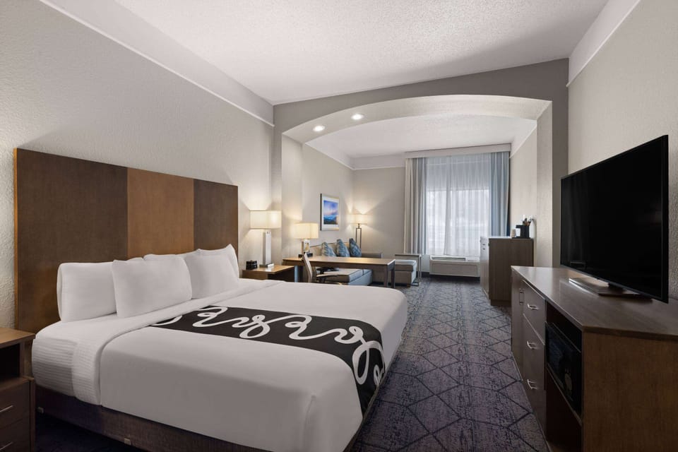 Suite, 1 King Bed, Non Smoking | Premium bedding, pillowtop beds, desk, blackout drapes