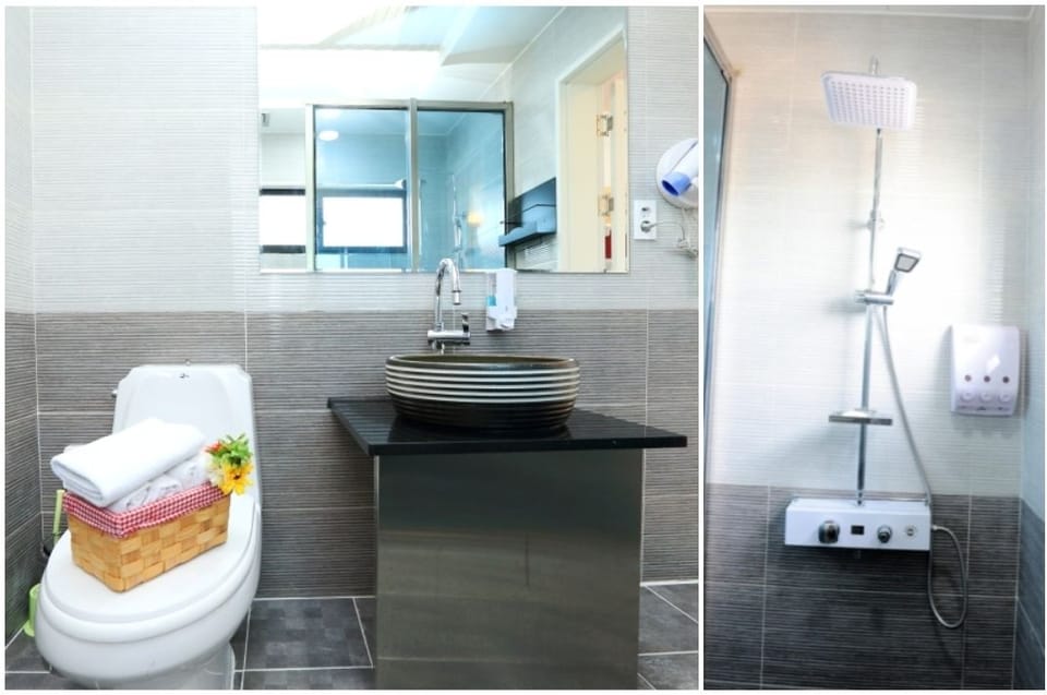 Double Room, 2 Double Beds, Non Smoking, Sea View | Bathroom | Shower, free toiletries, towels