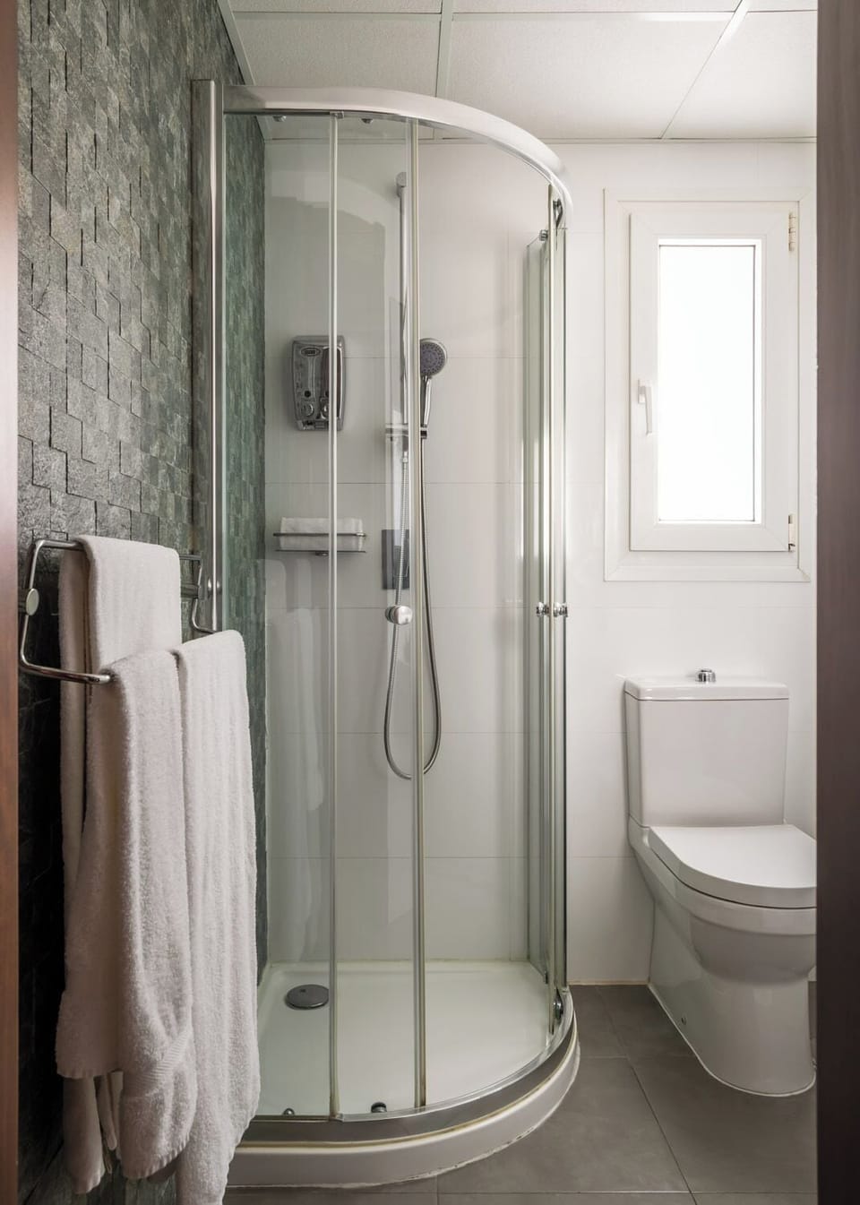 Double Room, Balcony | Bathroom | Free toiletries, hair dryer, towels