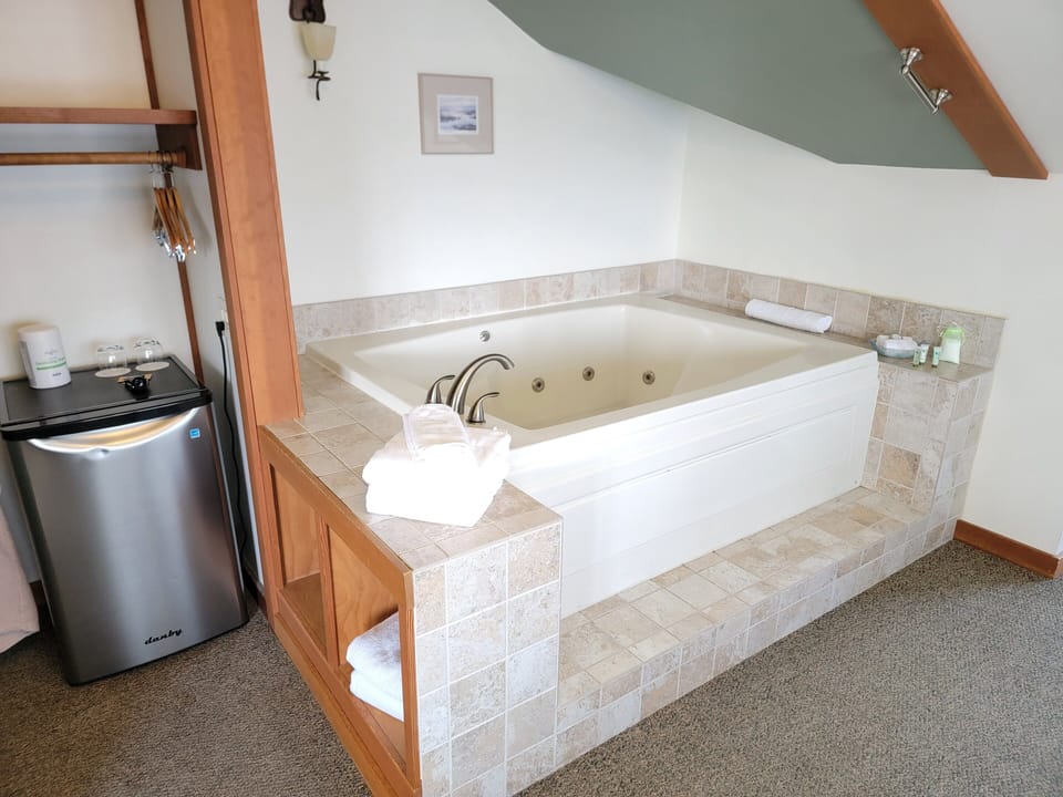 Signature Suite, 1 Queen Bed, Jetted Tub | Individually decorated, individually furnished, free WiFi, bed sheets